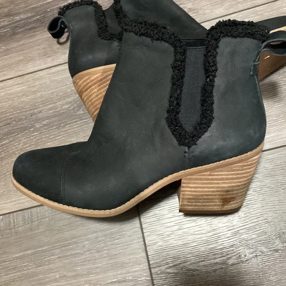 NWOT! Toms Black Ankle Boots with Elastic Panels and Stacked Heel